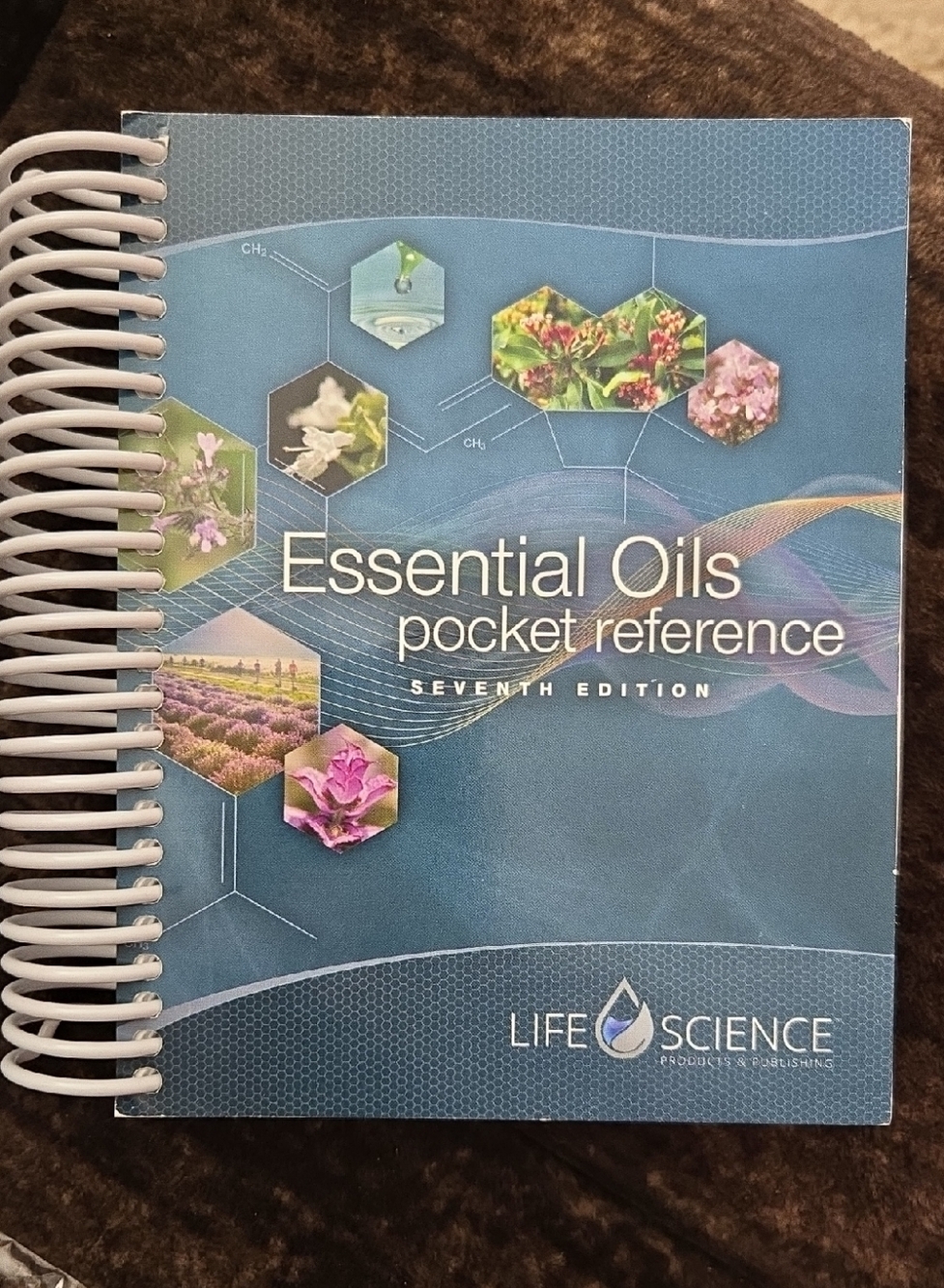 Essential Oils Pocket Reference - Blue